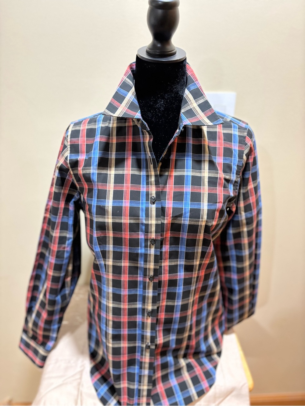 Orvis brand, Plaid Button-Down Shirt in Black, Blue & Red 4tř